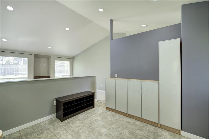 Kitchen eating space, has new flooring, not shown, should be updated over the next few days
