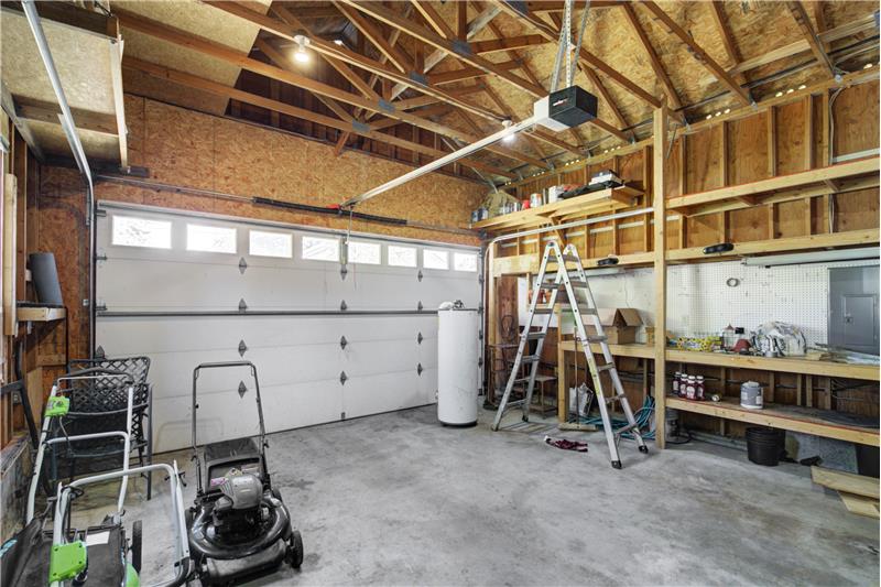 Garage shop, work bench upper storage
