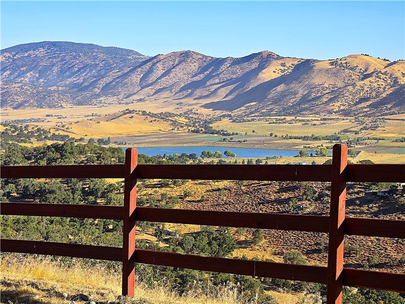 Whether you’re building now or later, this property delivers on every front: scenery, infrastructure, privacy, and peace.