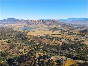 World-class views with year-round postcard-perfect scenery, owning the edge of the mountain!