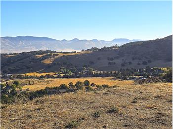 Total peace and quiet, yet quick access to amenities. Tehachapi is just over that hill...'bout 10 minutes to town.