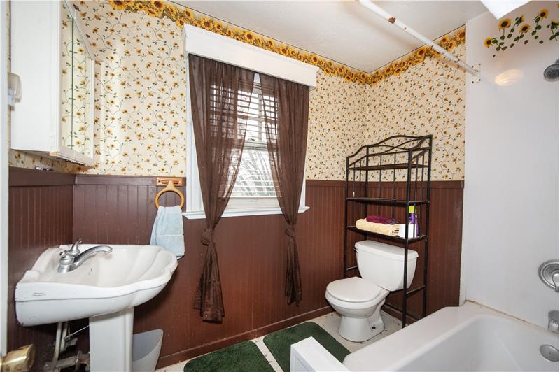 1 Aberdeen - Full Bathroom 