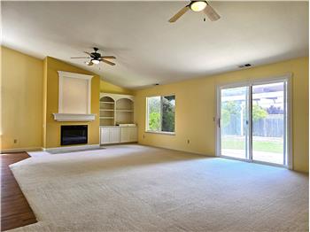 A bright, open living space designed for effortless gatherings before concerts at Templeton Park.