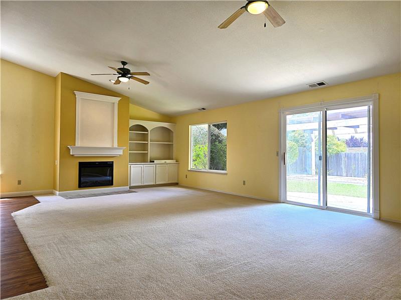 A bright, open living space designed for effortless gatherings before concerts at Templeton Park.