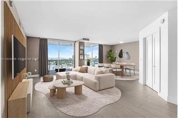 10 venetian Way 1903, Miami Beach, FL