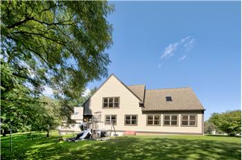 100 Russell Rd - Exterior back
