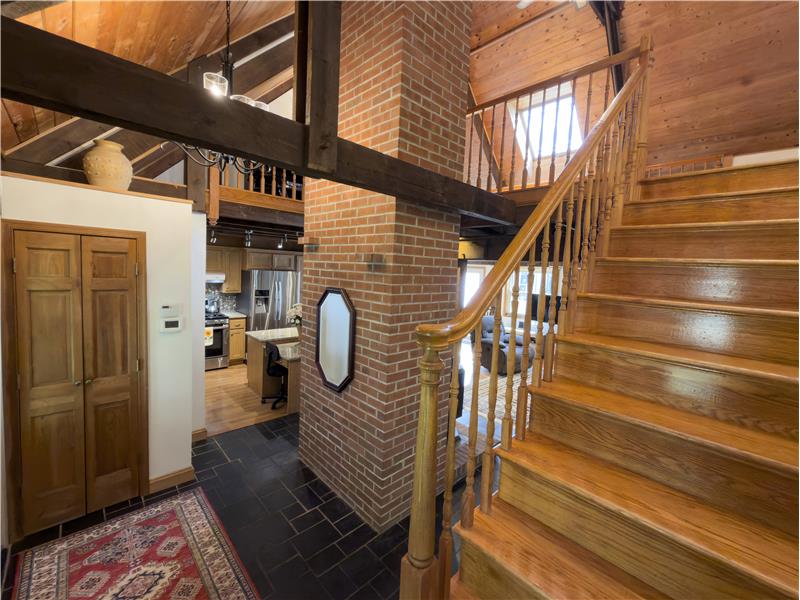 100 Russell Rd - Residence 1 - Entry