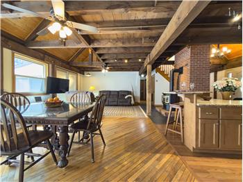 100 Russell Rd - Residence 1 - Kitchen and dining room