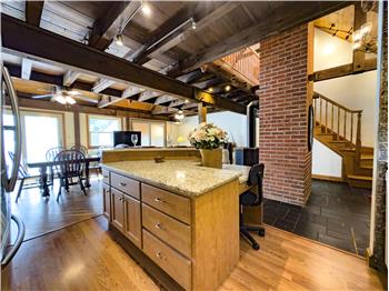 100 Russell Rd - Residence 1 - living space