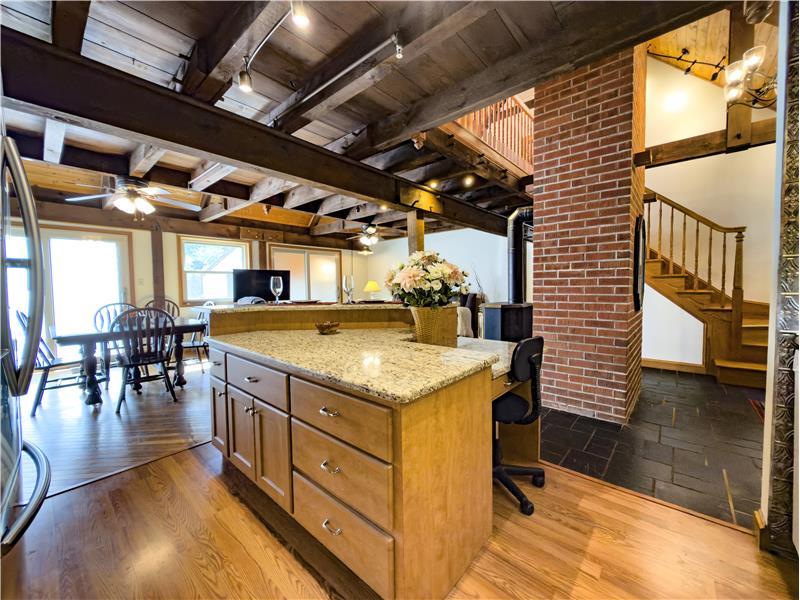 100 Russell Rd - Residence 1 - living space