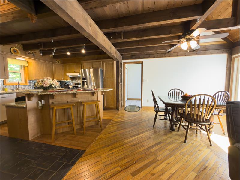 100 Russell Rd - Residence 1 - living space