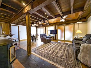100 Russell Rd - Residence 1 - Living room
