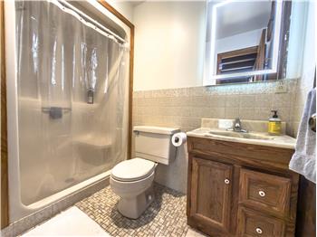 100 Russell Rd - Residence 1 - Bathroom