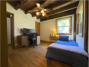 100 Russell Rd - Residence 1 - Bedroom