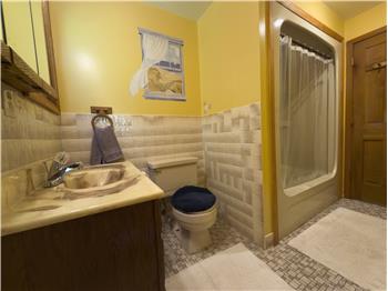 100 Russell Rd - Residence 1 - Bathroom