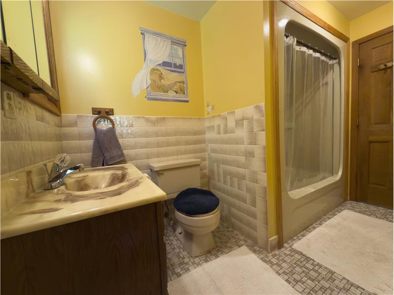 100 Russell Rd - Residence 1 - Bathroom