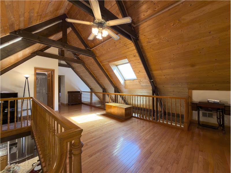 100 Russell Rd - Residence 1 - Bedroom