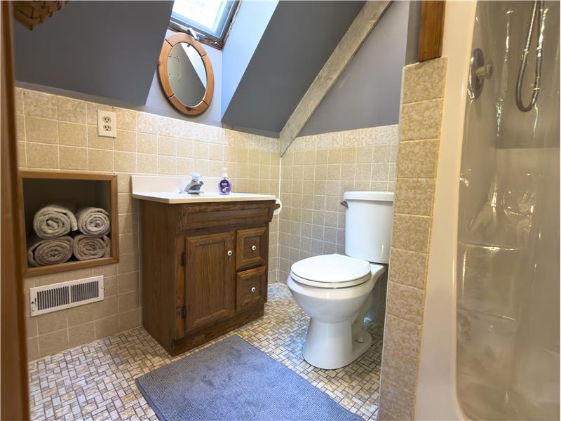 100 Russell Rd - Residence 1 - Bathroom