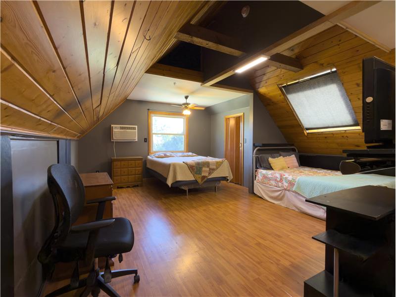 100 Russell Rd - Residence 1 - Bedroom