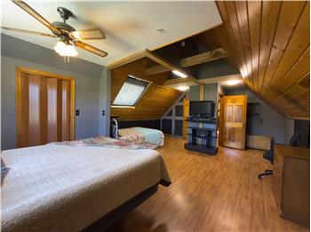 100 Russell Rd - Residence 1 - Bedroom