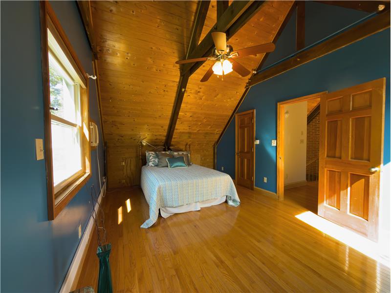 100 Russell Rd - Residence 1 - Bedroom