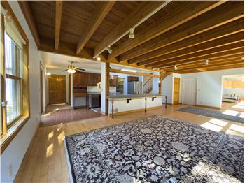100 Russell Rd - Residence 2 - Living room