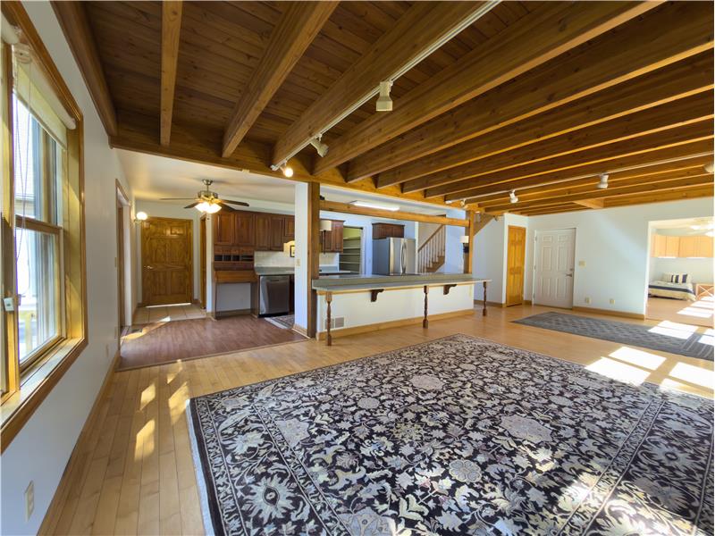 100 Russell Rd - Residence 2 - Living room