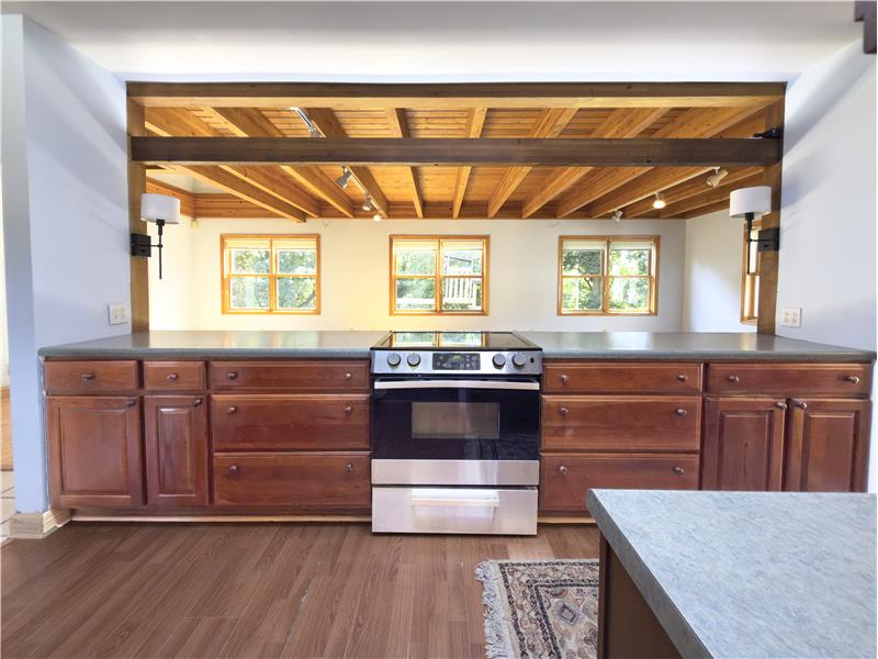 100 Russell Rd - Residence 2 - Kitchen