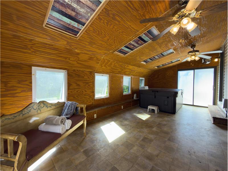 100 Russell Rd - Residence 2 - Bedroom