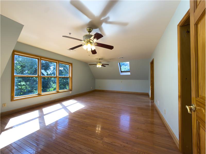 100 Russell Rd - Residence 2 - Bedroom