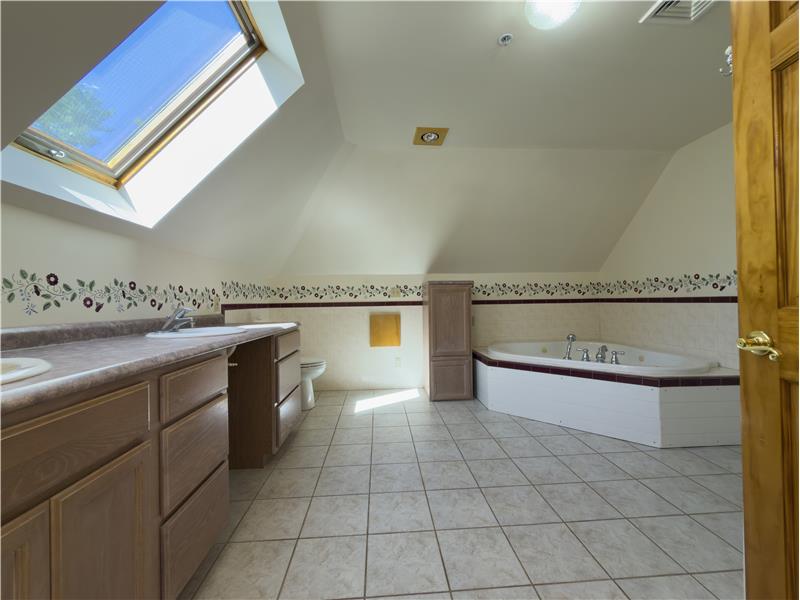 100 Russell Rd - Residence 2 - Bathroom