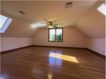 100 Russell Rd - Residence 2 - Bedroom