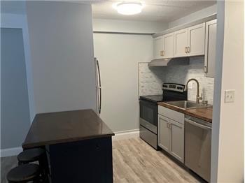 Primary listing photos for listing ID 652743