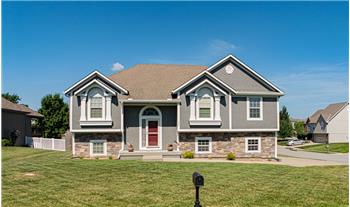 1000 SW Redbud Court, Oak Grove, MO