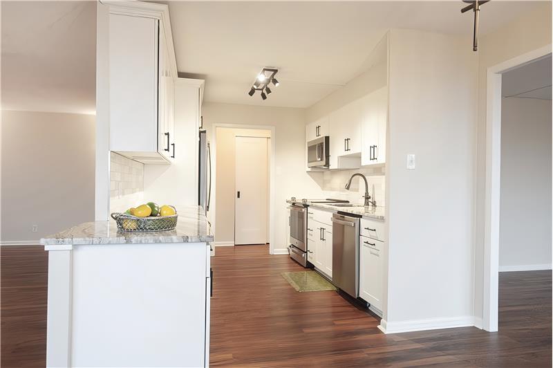 1001 City Ave E1010 - Kitchen 
