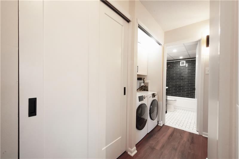 1001 City Ave E1010 - Hallway with laundry 