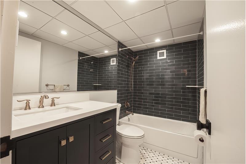 1001 City Ave E1010 - Master Bath 