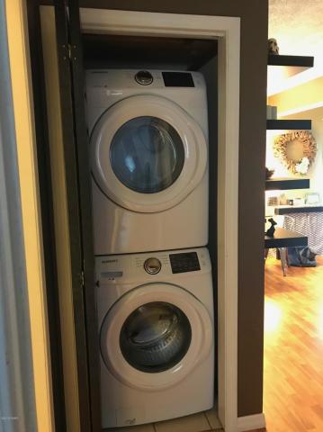Washer/Dryer Main Floor