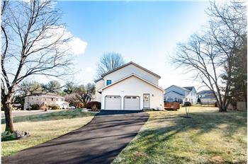 1016 Winding River - Driveway