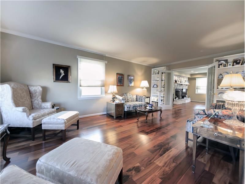 1016 Winding River - Living room