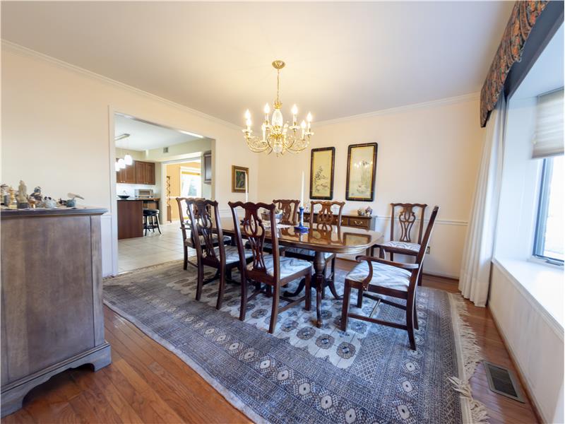 1016 Winding River - Dining room