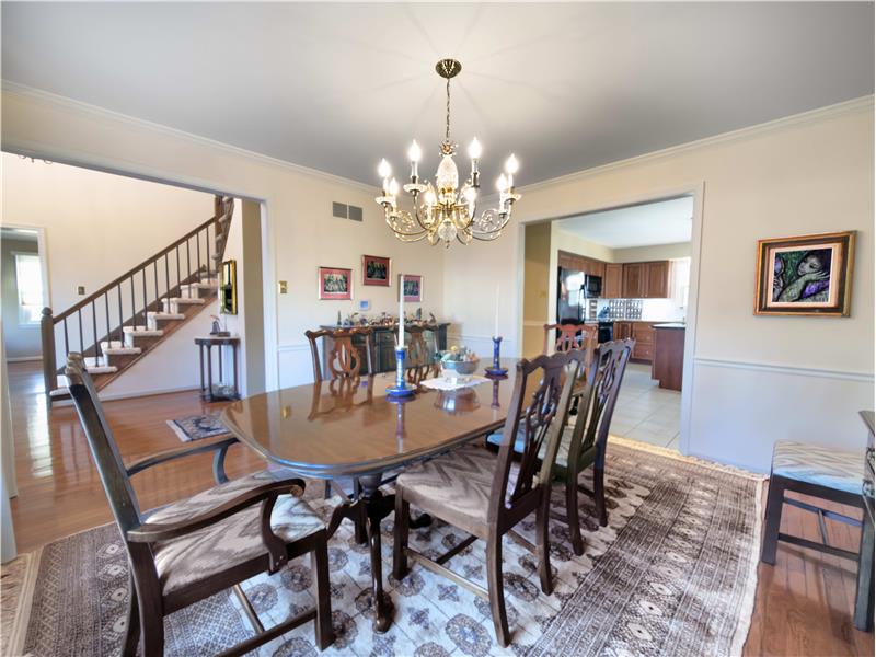 1016 Winding River - dining room