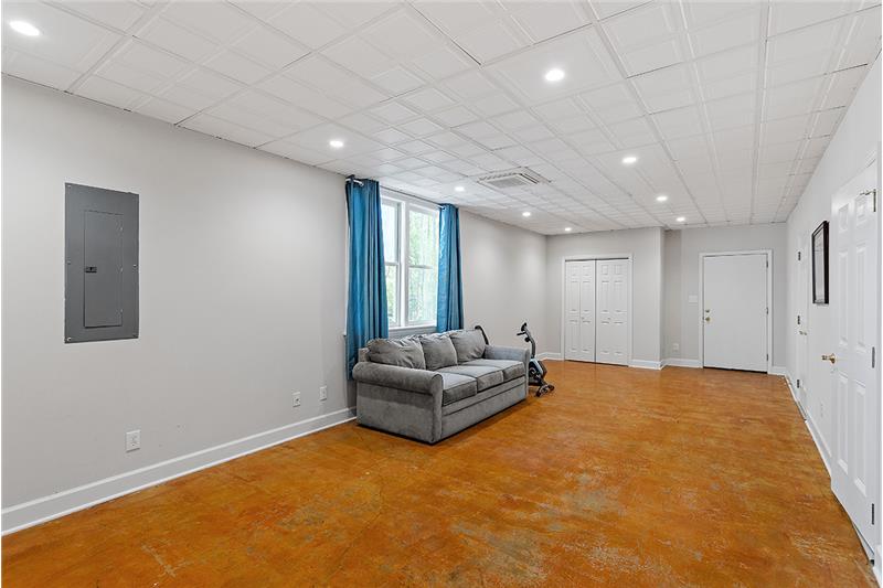Bonus Room with separate entry