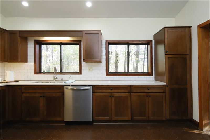 Shaker Style Cabinetry & New Appliances