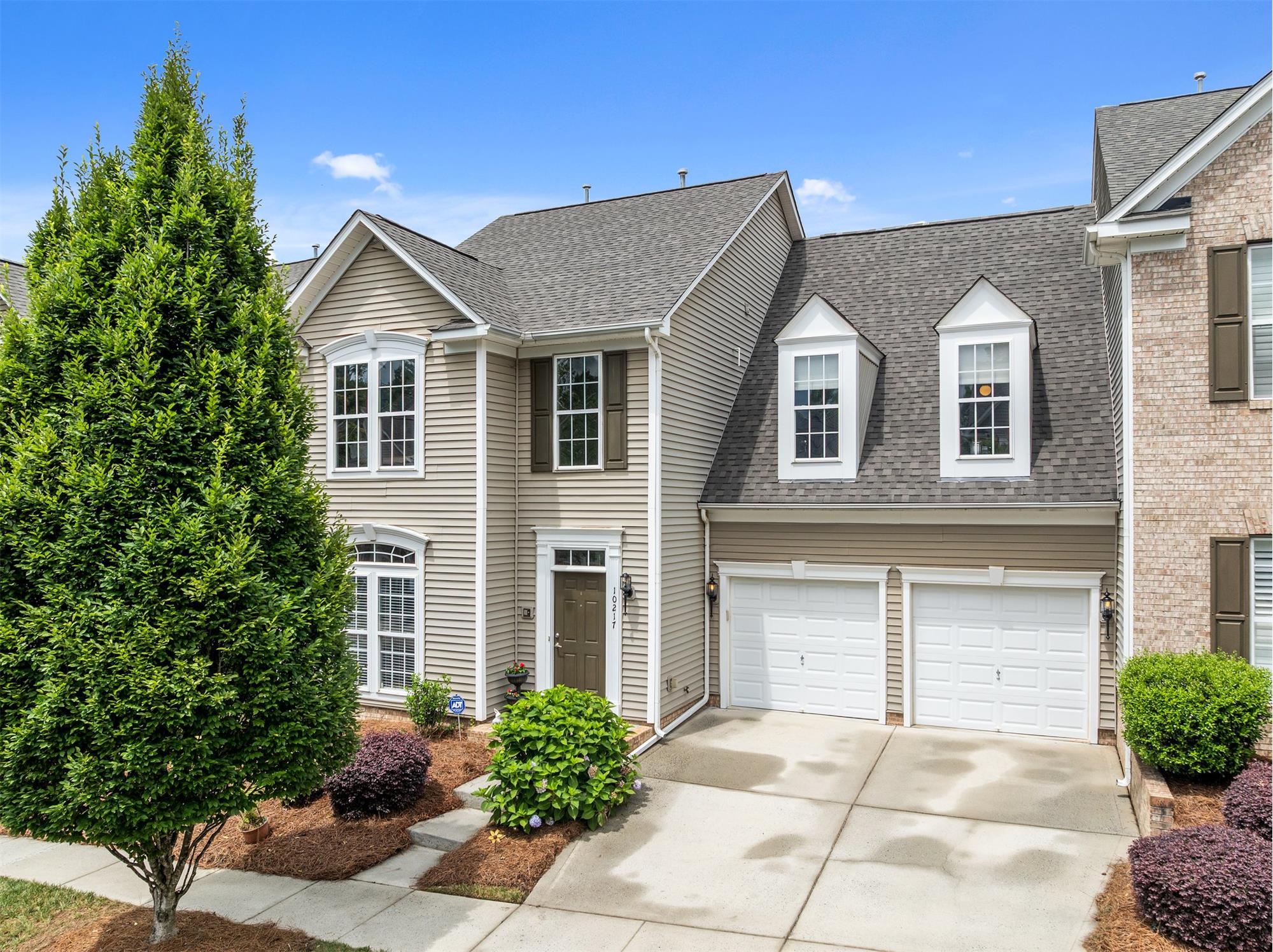 https://realbird.blob.core.windows.net/rb-photos/10217-linskland-drive-huntersville-nc-28078_J9G4T5D6_641661_638875784348569901_80x60.jpg
