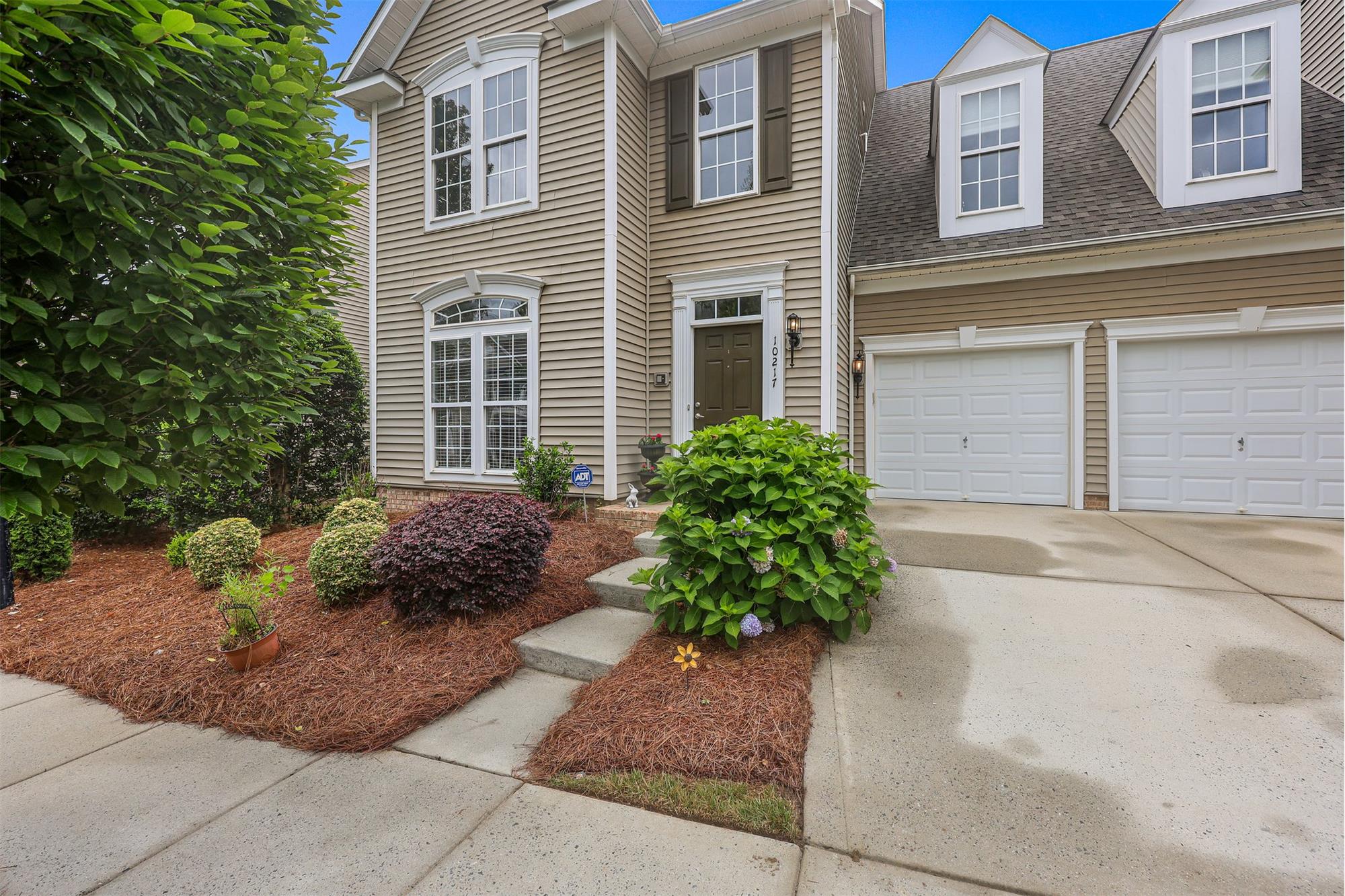 https://realbird.blob.core.windows.net/rb-photos/10217-linskland-drive-huntersville-nc-28078_J9G4T5D6_641661_638875784384194615_80x60.jpg