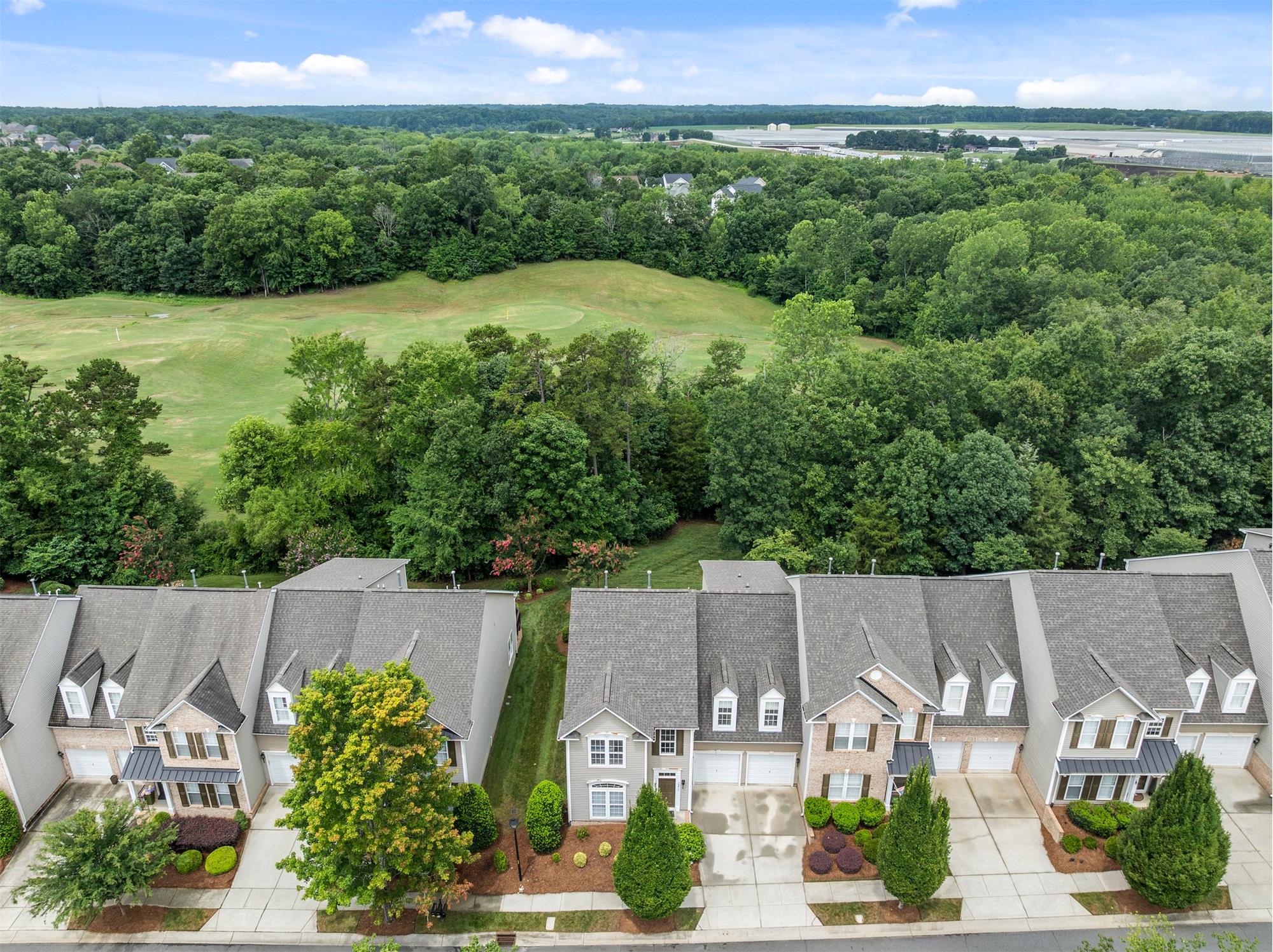 https://realbird.blob.core.windows.net/rb-photos/10217-linskland-drive-huntersville-nc-28078_J9G4T5D6_641661_638875787326593601_80x60.jpg