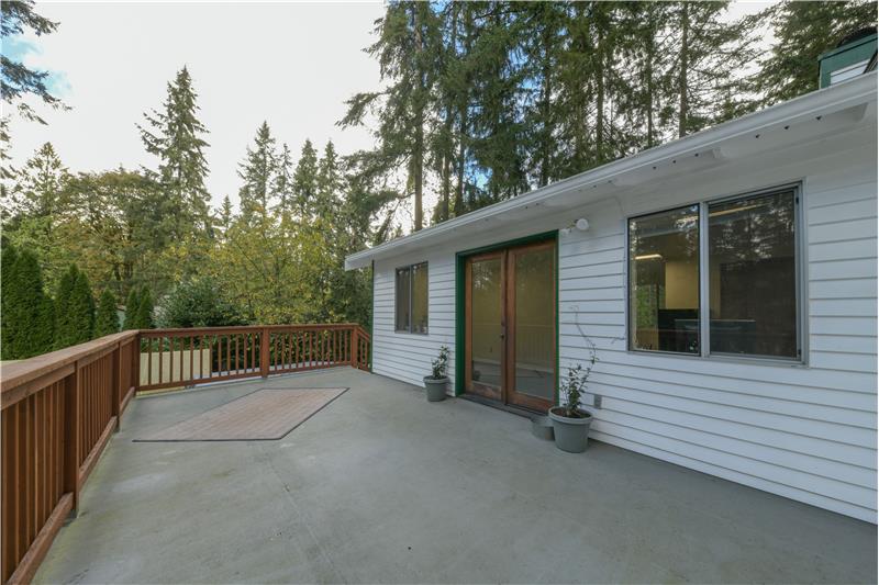 Upstairs deck rebuilt in 2021.