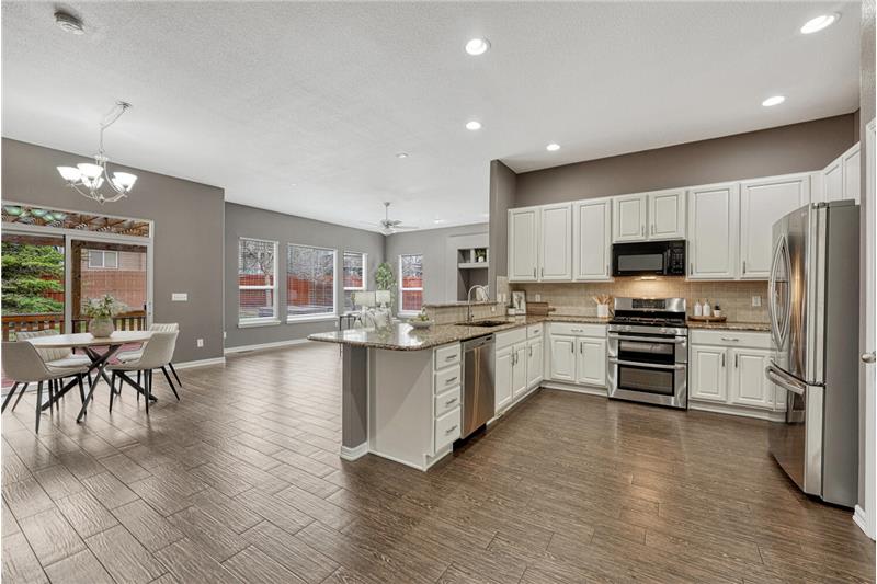 Open floor plan, great for entertaining family and friends.
