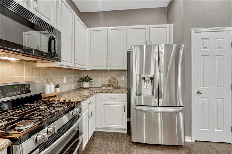 Appliances include a gas range with double ovens, microwave, dishwasher, and French door refrigerator.